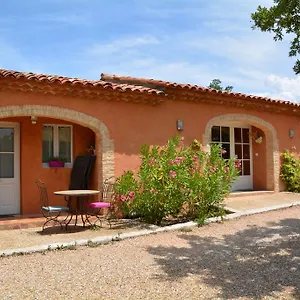 Les Jardins De L'ermitage לינה וארוחת בוקר